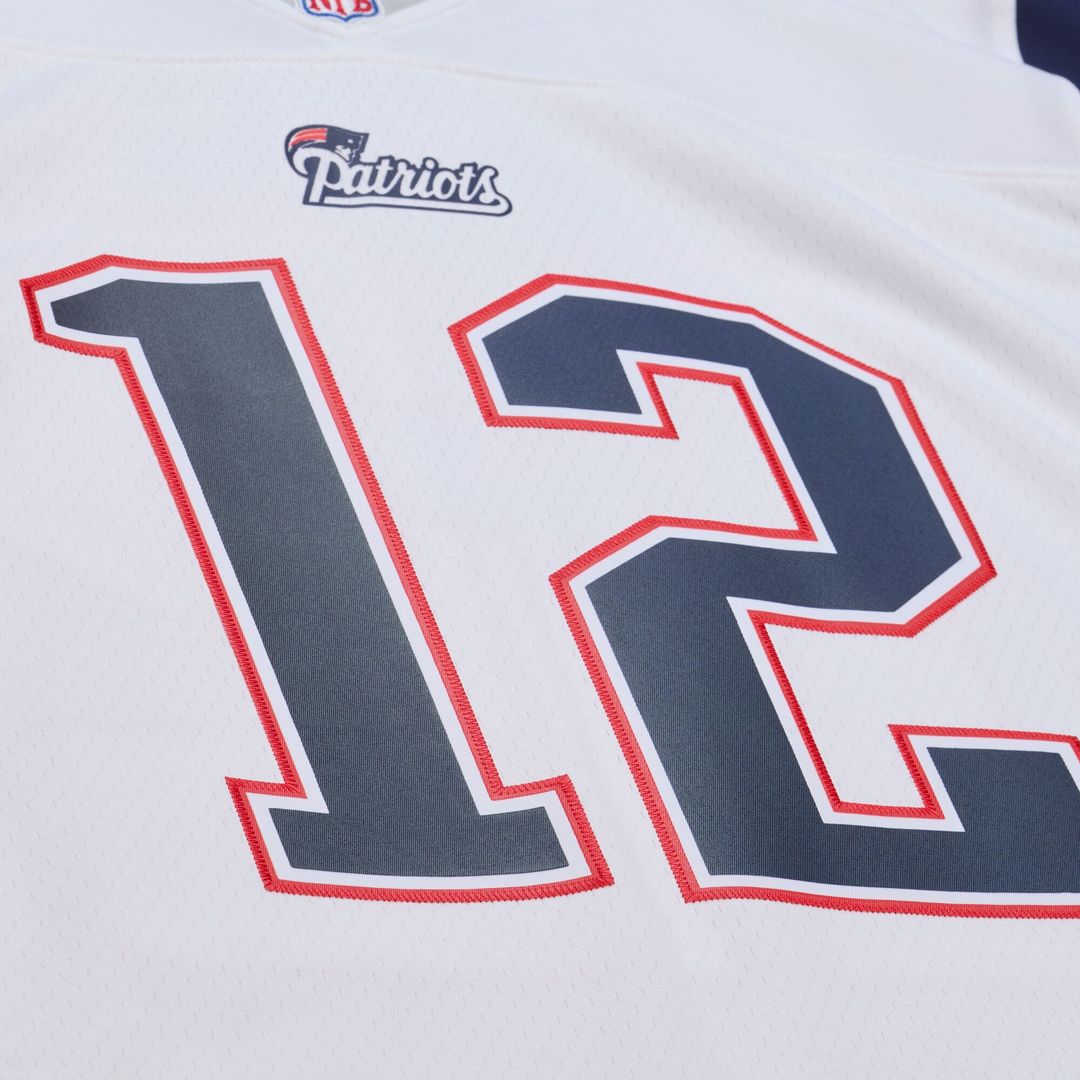 Tom Brady New England Patriots Mitchell & Ness White 2000 Legacy Replica Jersey