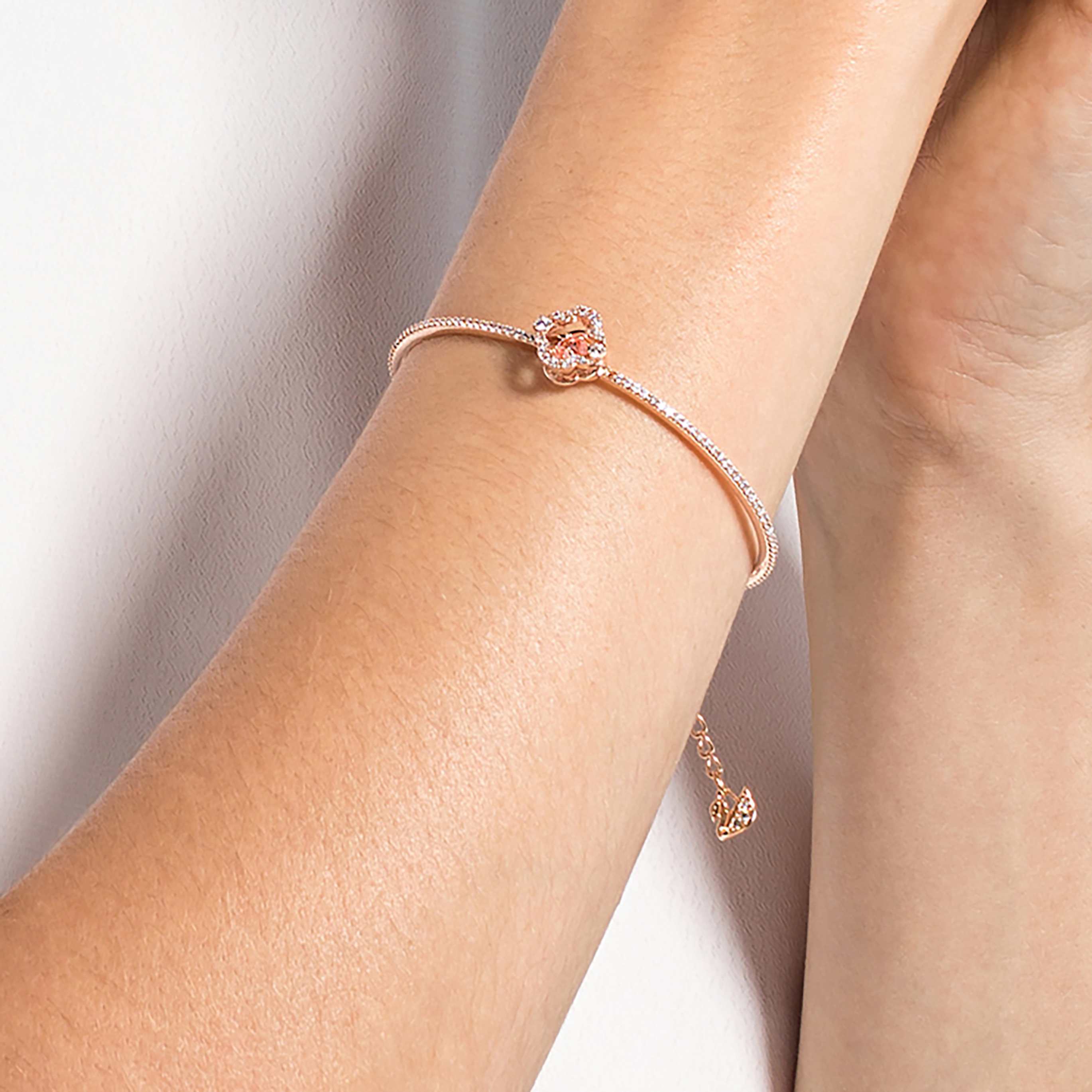 Swarovski Una bangle Clover, Pink, 18K rose gold finish