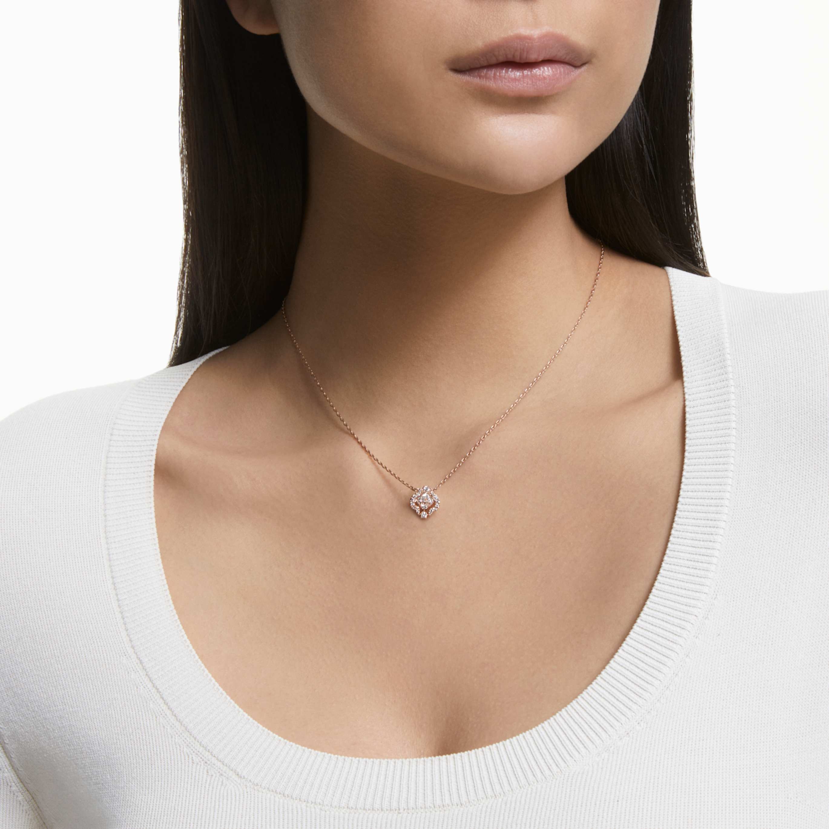 Swarovski Una necklace Clover, Pink, 18K rose gold finish